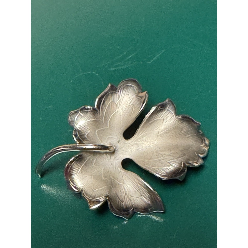 Vntg Giovanni Silver tone Leaf Brooch‎ With Etching